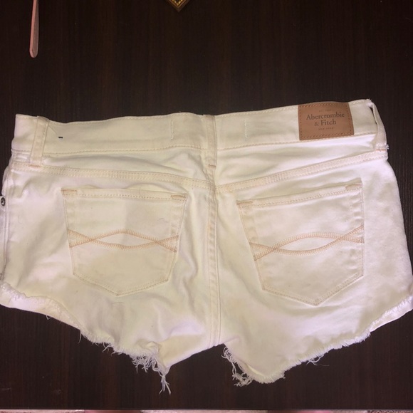 Abercrombie white shorts - Picture 2 of 5
